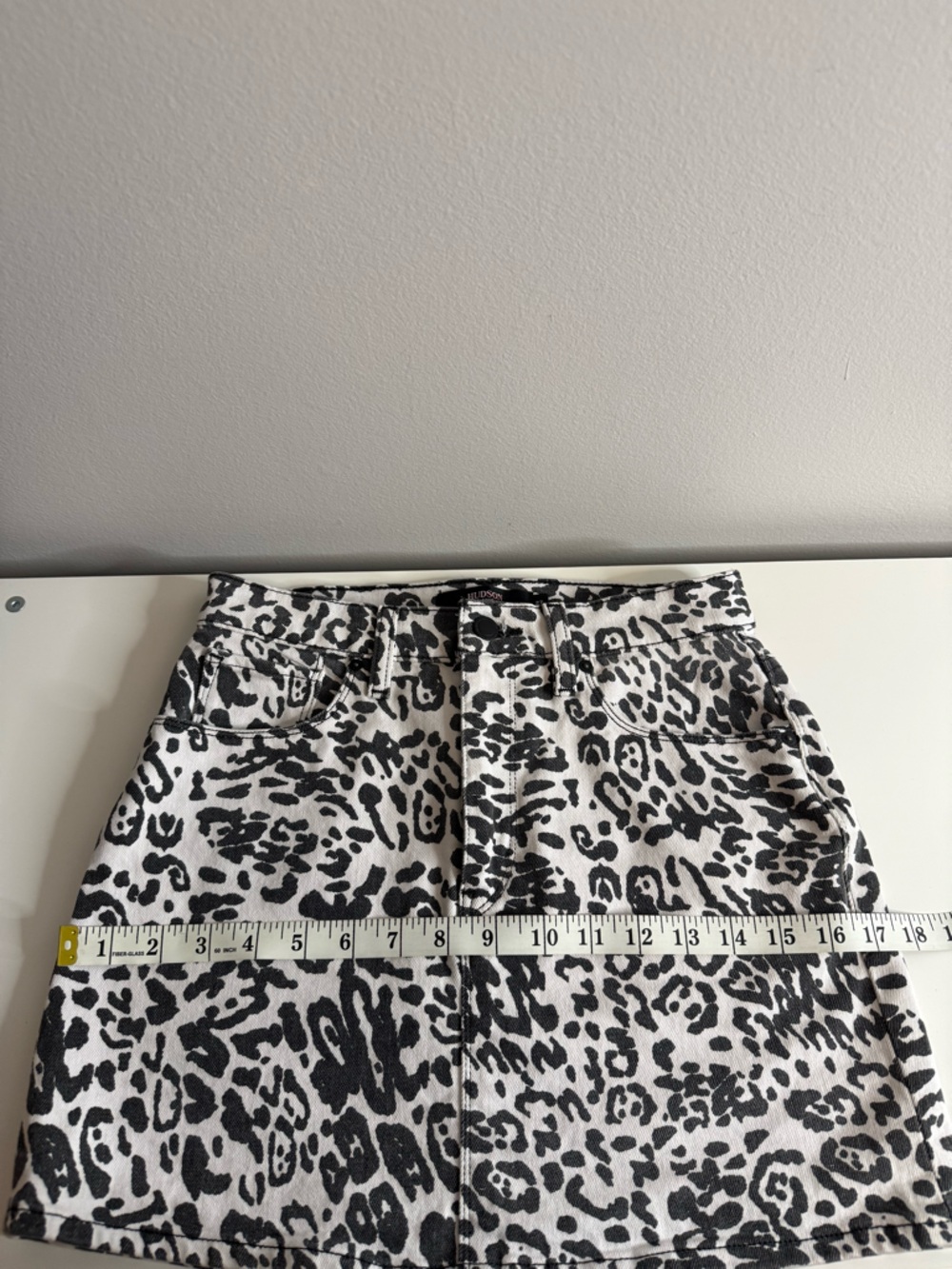 Hudson Jeans Viper Leopard-Print Mini Skirt Black White Size 27 - Picture 7 of 8